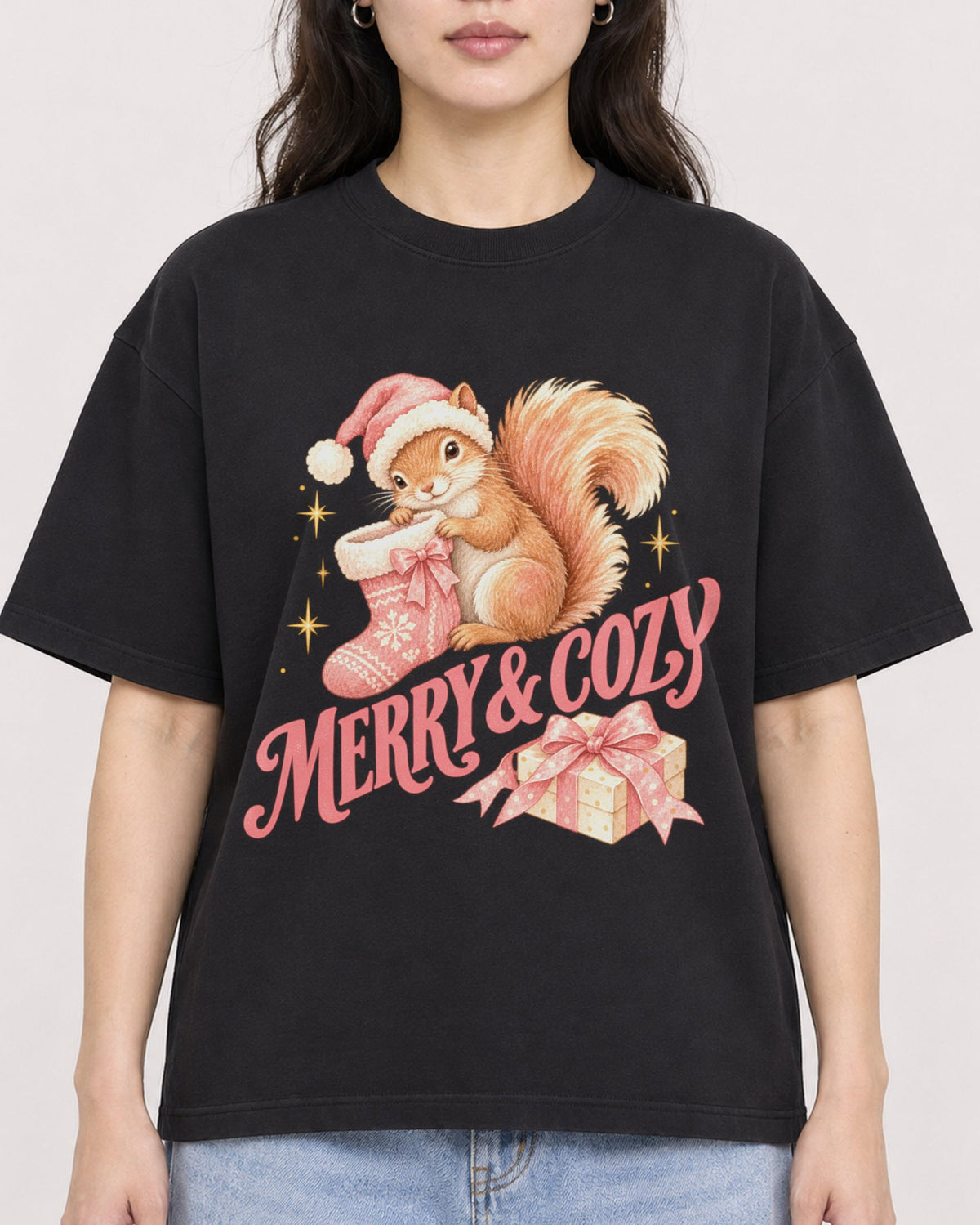 Mockup Boxy Heavyweight Tee Black female close-up 03