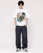 Mockup Boxy Heavyweight Tee White male full-body 11