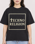 Mockup Boxy Heavyweight Tee Black female close-up 03