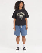Mockup Boxy Heavyweight Tee Black female full-body 05