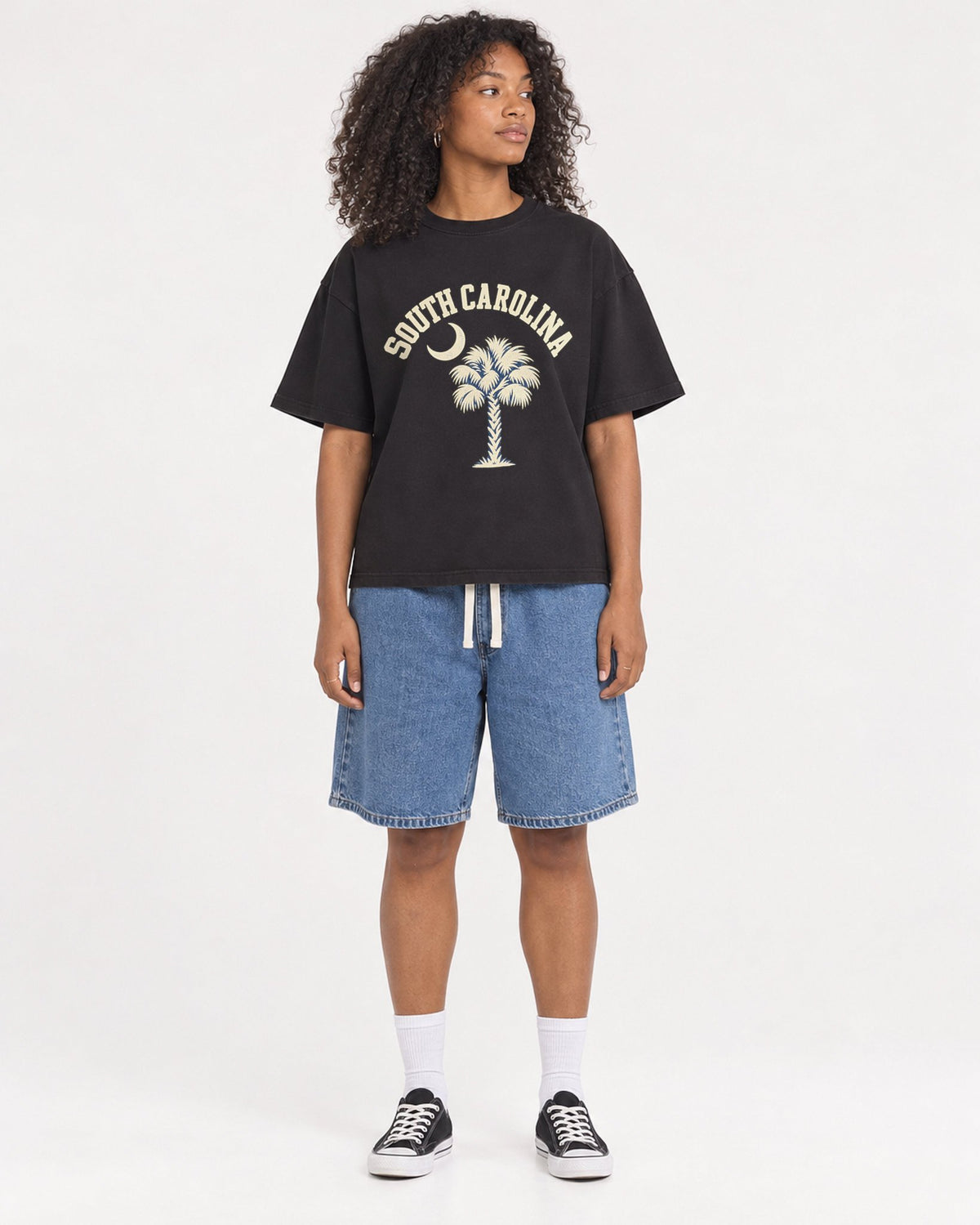 Mockup Boxy Heavyweight Tee Black female full-body 05