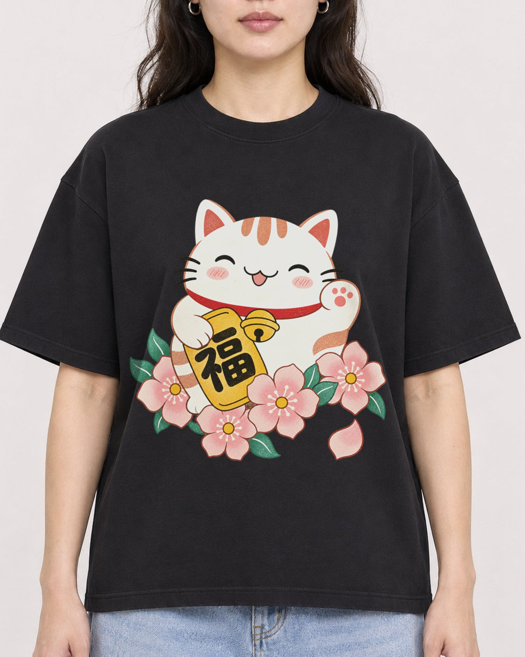Mockup Boxy Heavyweight Tee Black female close-up 03