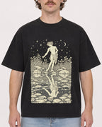Mockup Boxy Heavyweight Tee Black male close-up 09