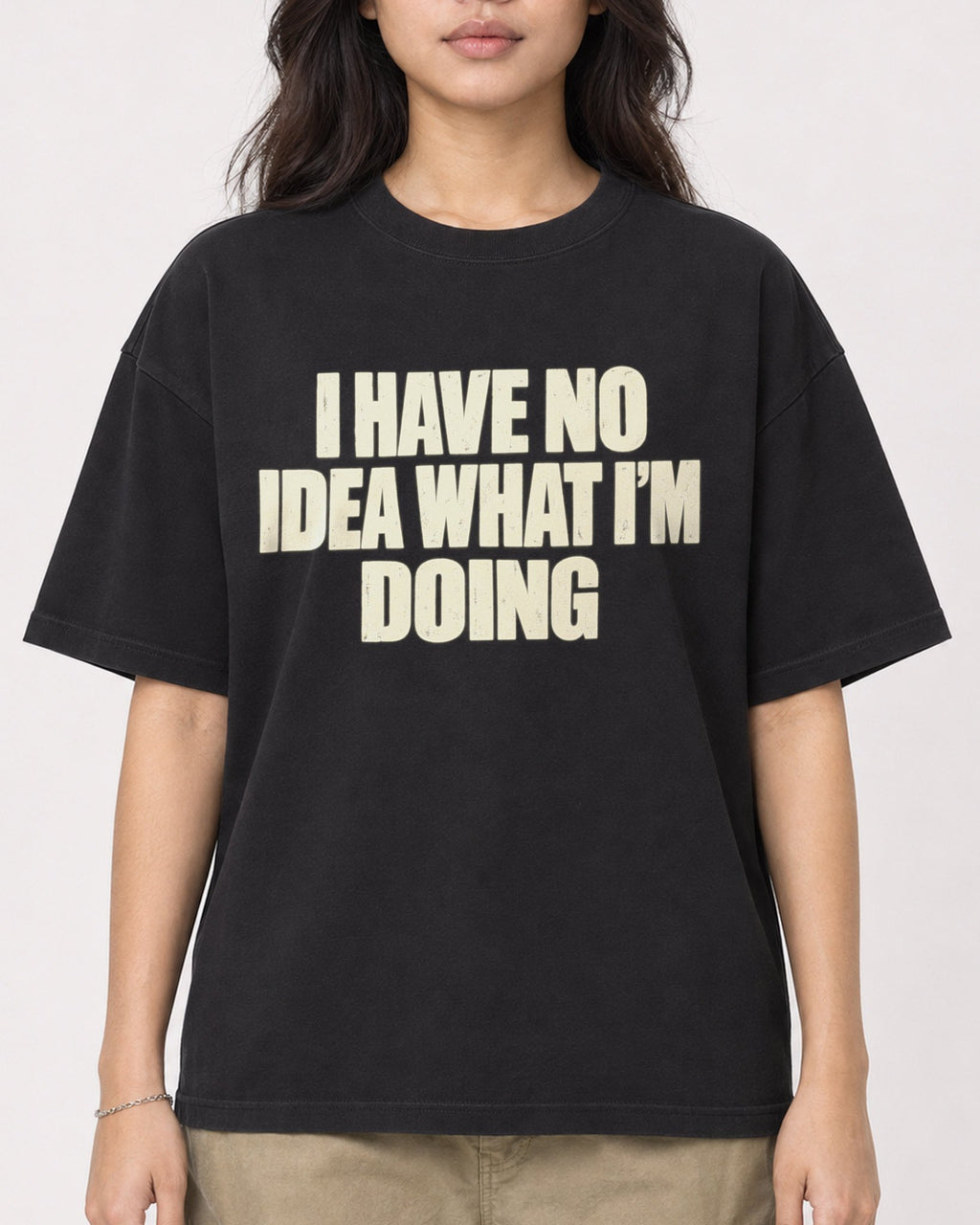 Mockup Boxy Heavyweight Tee Black female close-up 02