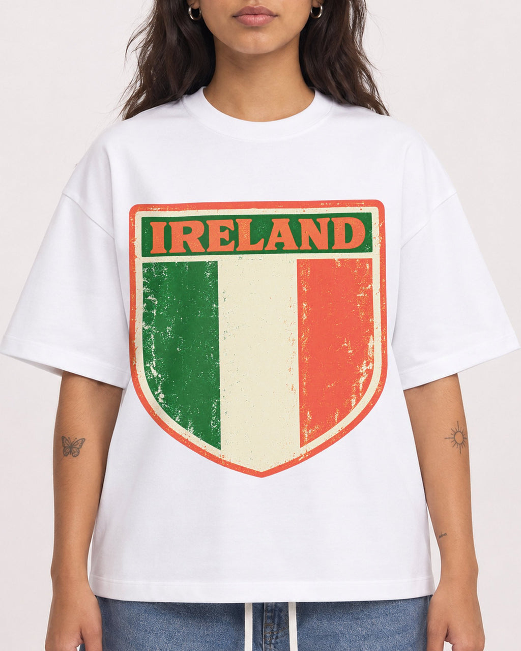 Mockup Boxy Heavyweight Tee White female close-up 06