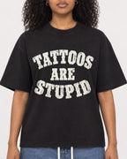 Mockup Boxy Heavyweight Tee Black female close-up 05