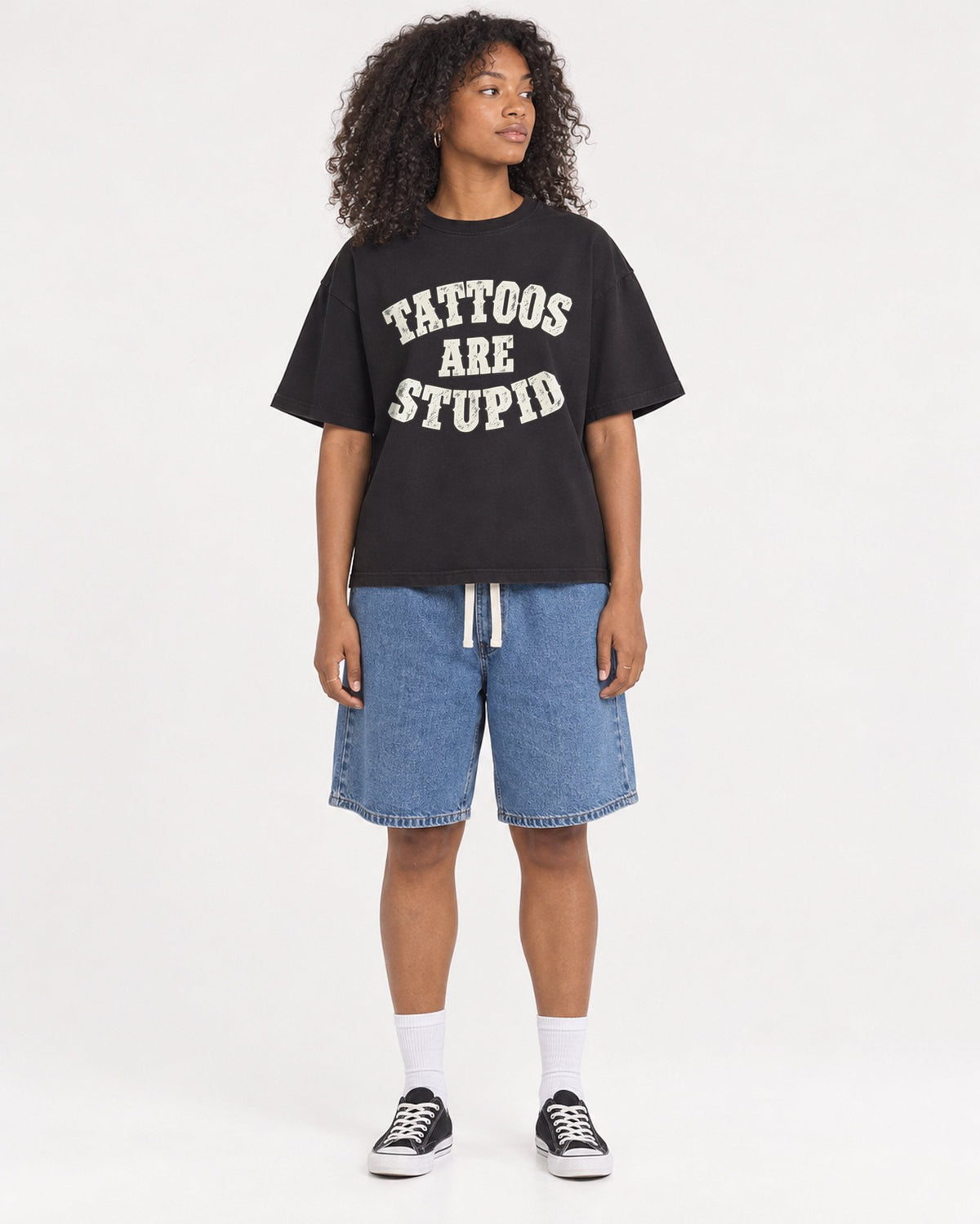 Mockup Boxy Heavyweight Tee Black female full-body 05