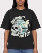 Mockup Boxy Heavyweight Tee Black female close-up 04