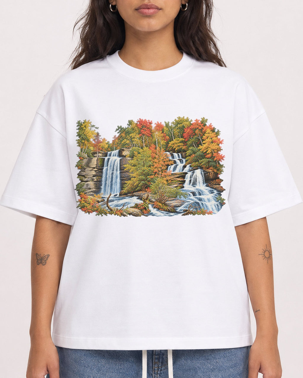 Mockup Boxy Heavyweight Tee White female close-up 06