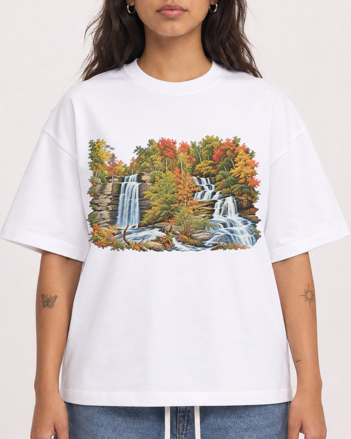 Mockup Boxy Heavyweight Tee White female close-up 06