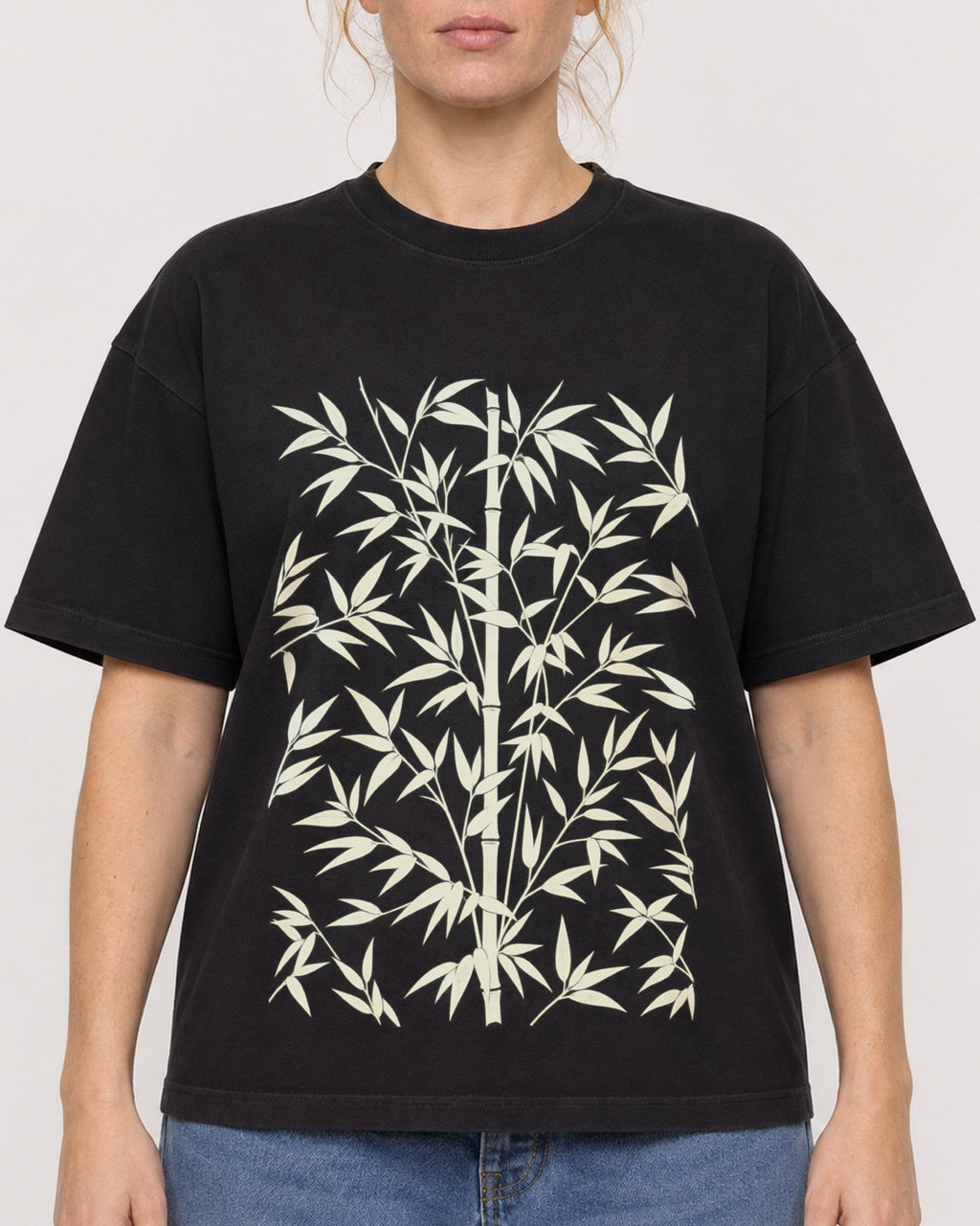 Mockup Boxy Heavyweight Tee Black female close-up 28