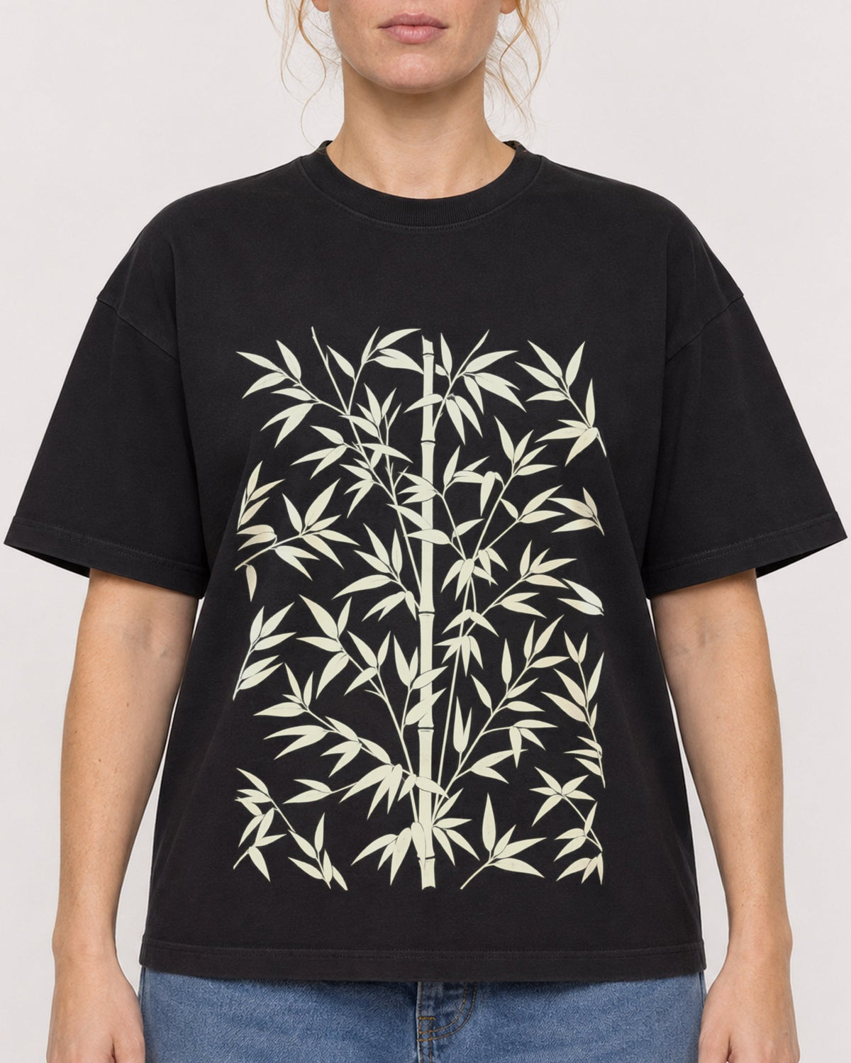 Mockup Boxy Heavyweight Tee Black female close-up 28