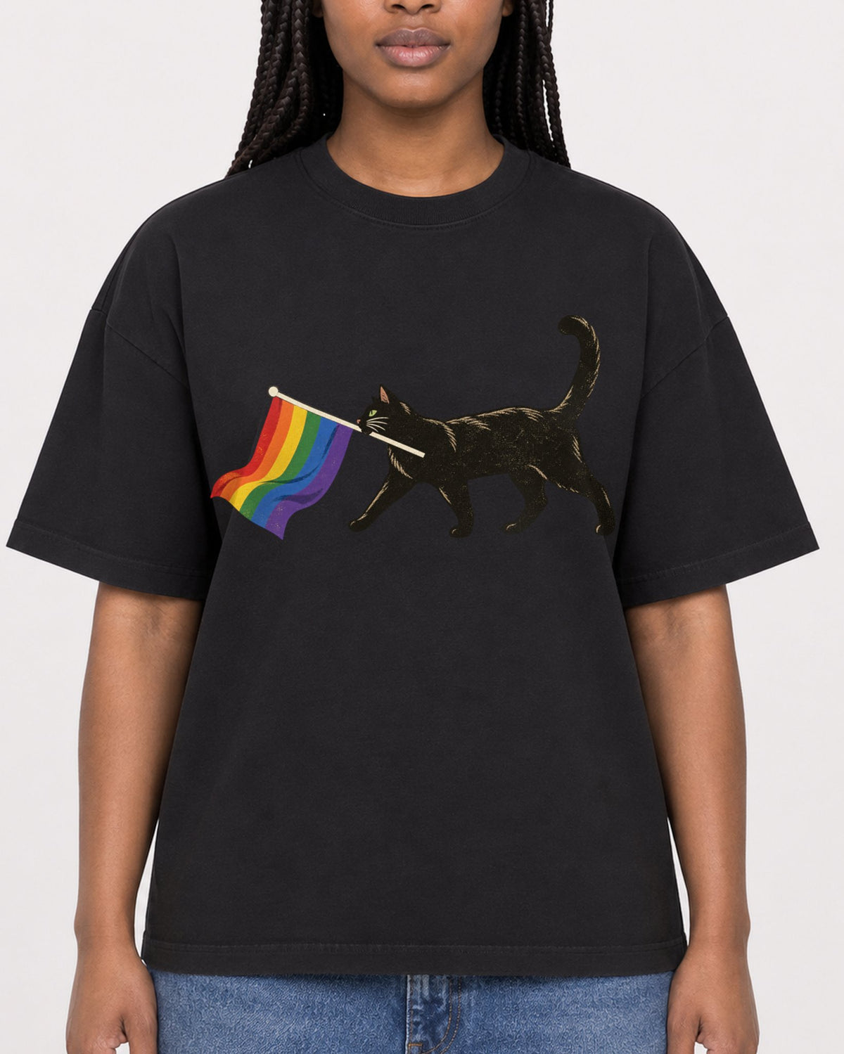 Mockup Boxy Heavyweight Tee Black female close-up 04