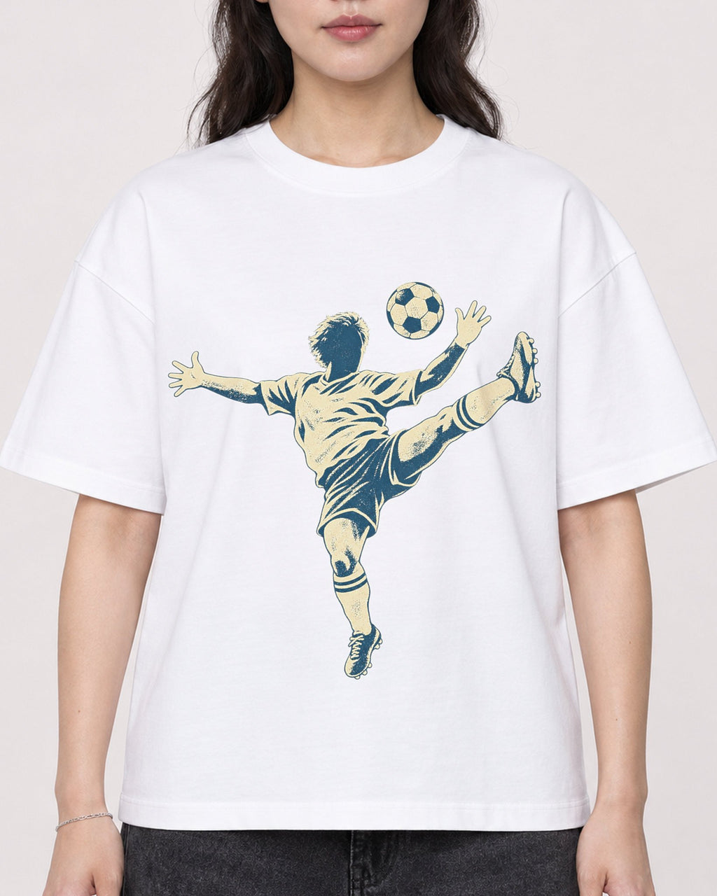 Mockup Boxy Heavyweight Tee White female close-up 03