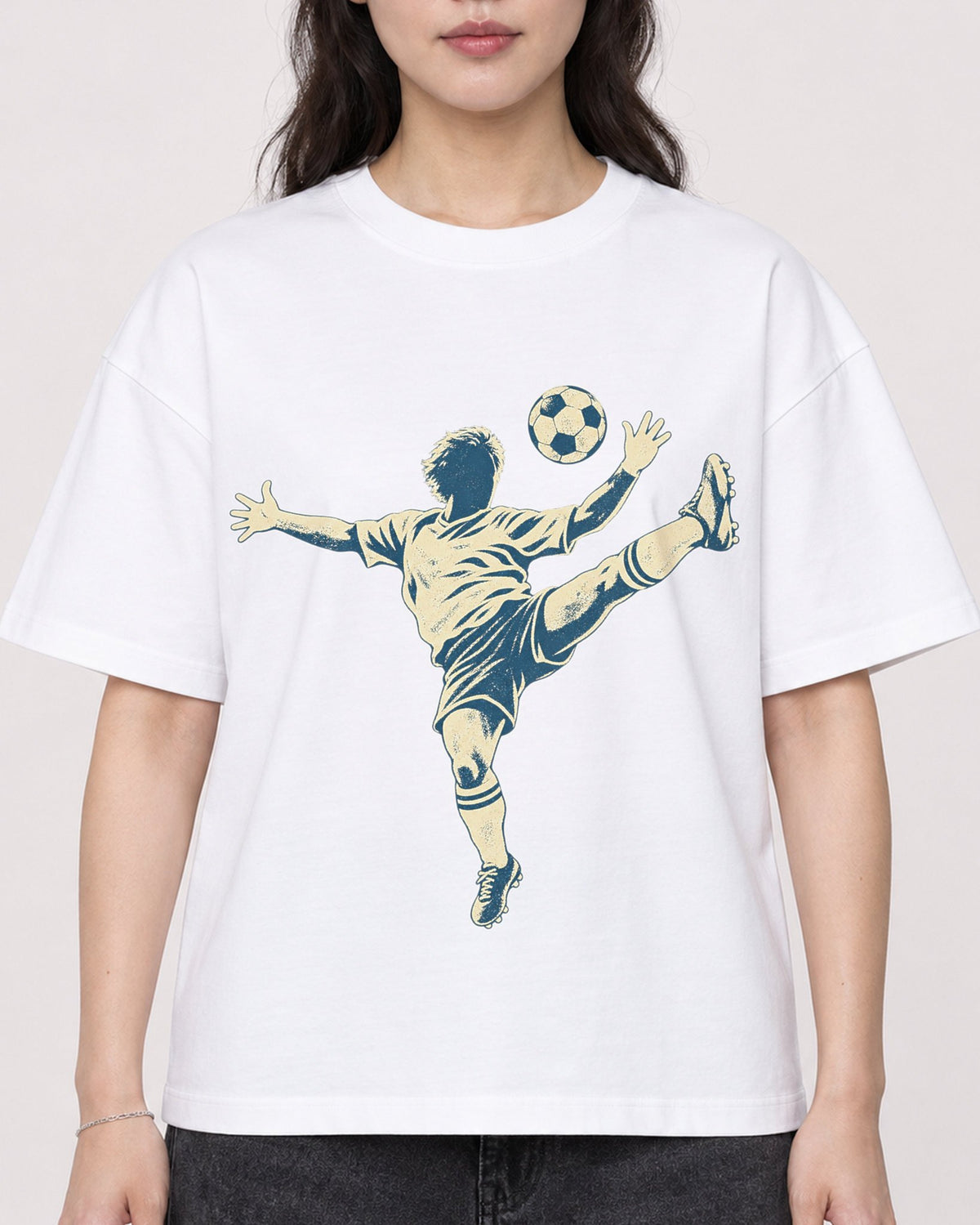 Mockup Boxy Heavyweight Tee White female close-up 03