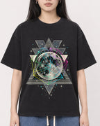 Mockup Boxy Heavyweight Tee Black female close-up 01