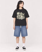 Mockup Boxy Heavyweight Tee Black female full-body 13