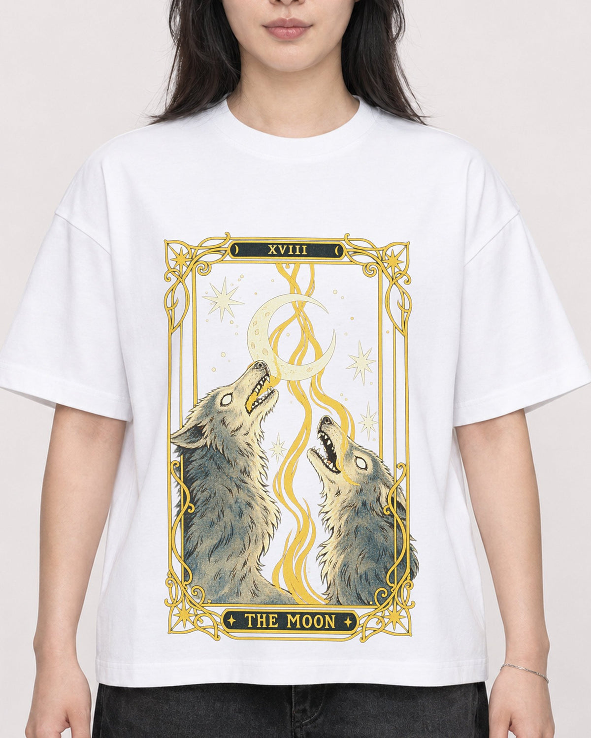 Mockup Boxy Heavyweight Tee White female close-up 13