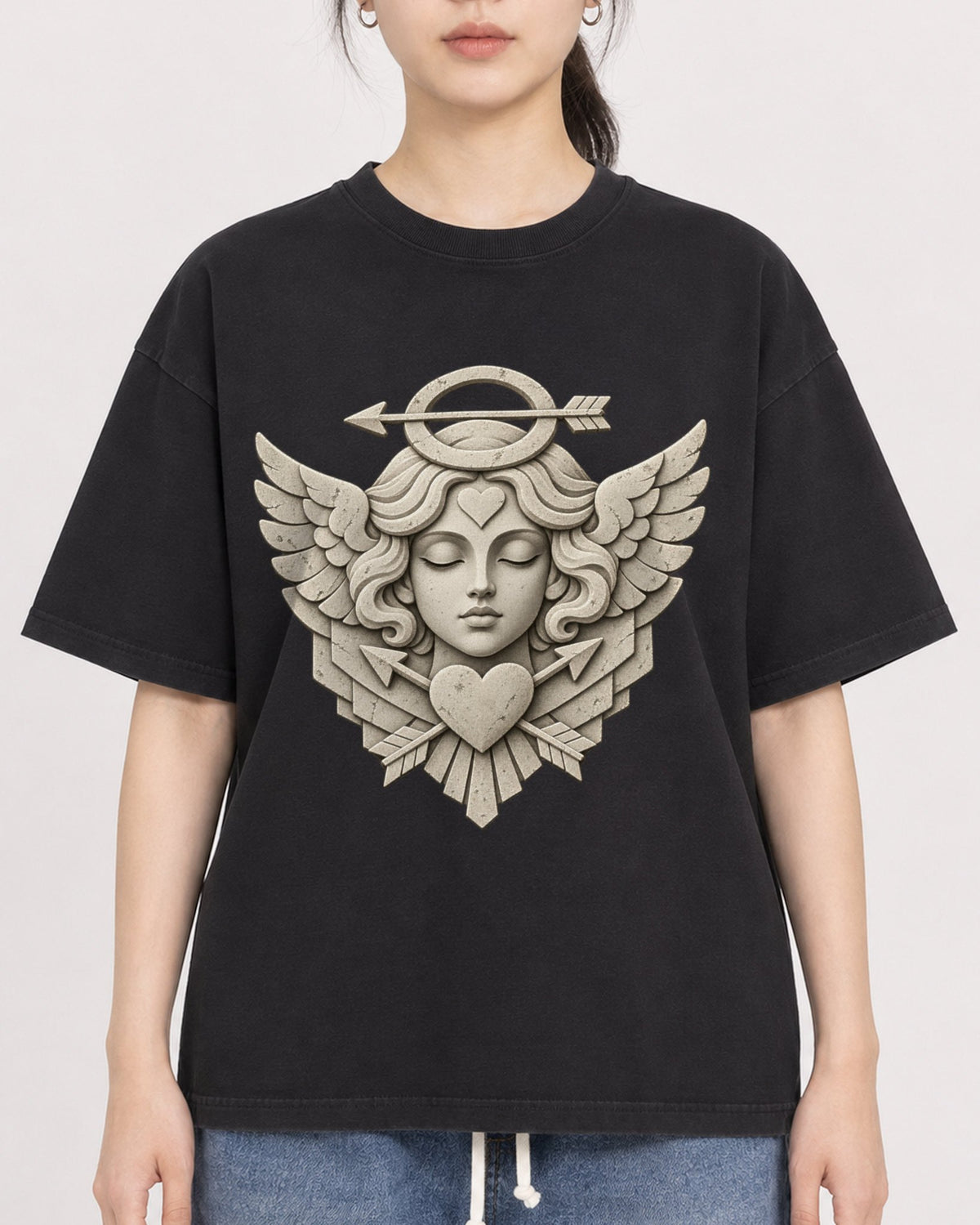 Mockup Boxy Heavyweight Tee Black female close-up 21