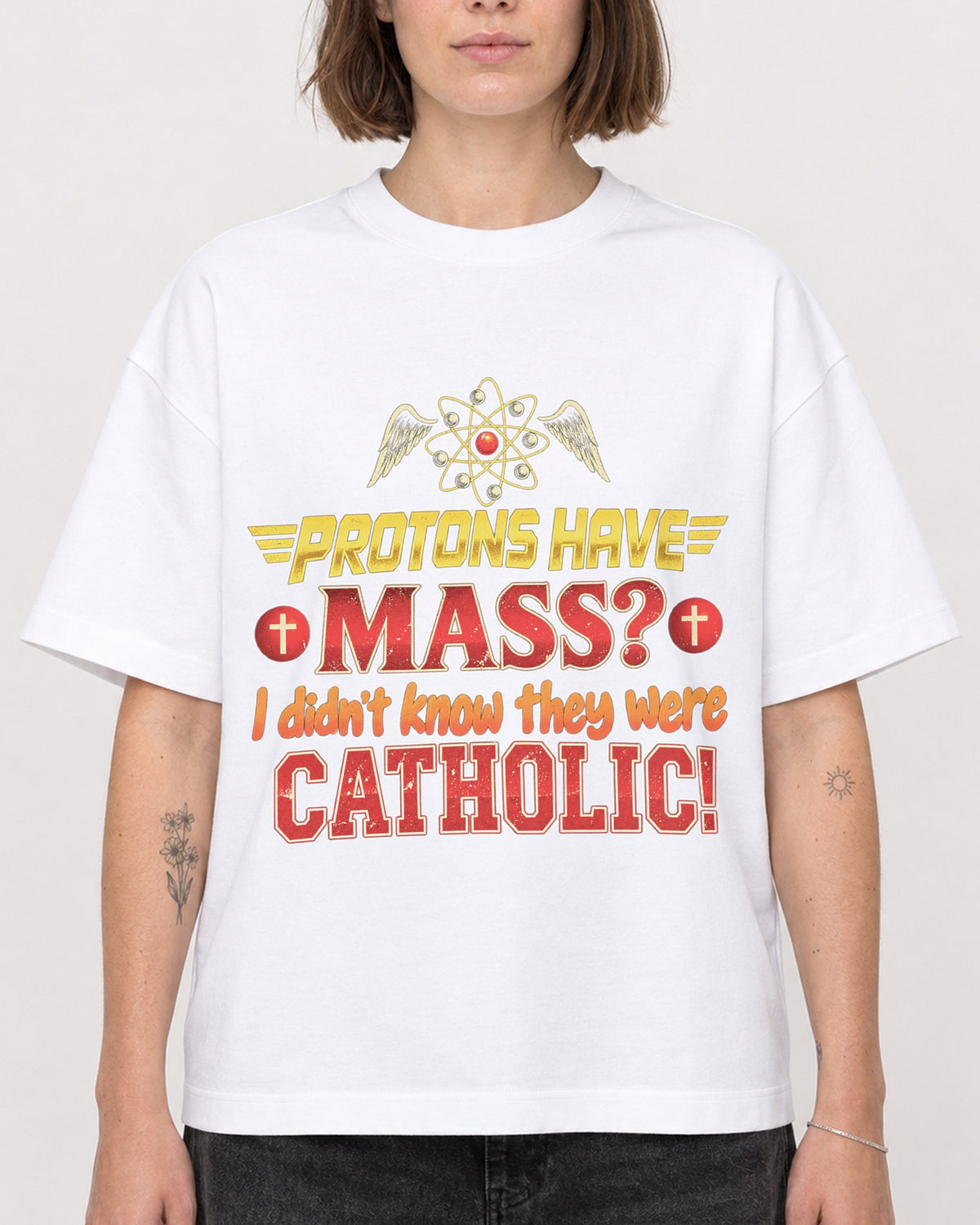 Mockup Boxy Heavyweight Tee White female close-up 18