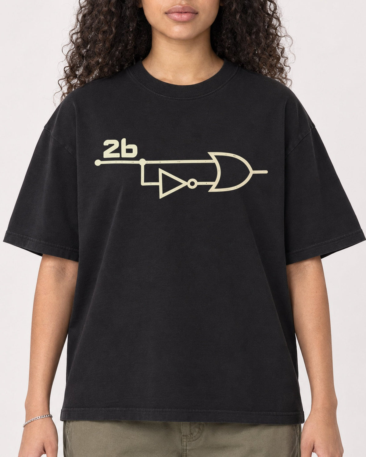 Mockup Boxy Heavyweight Tee Black female close-up 10
