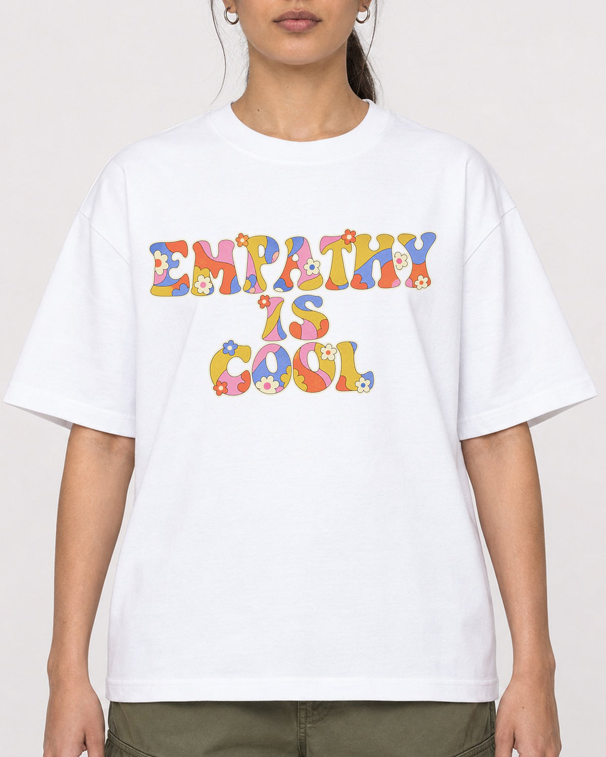 Mockup Boxy Heavyweight Tee White female close-up 47