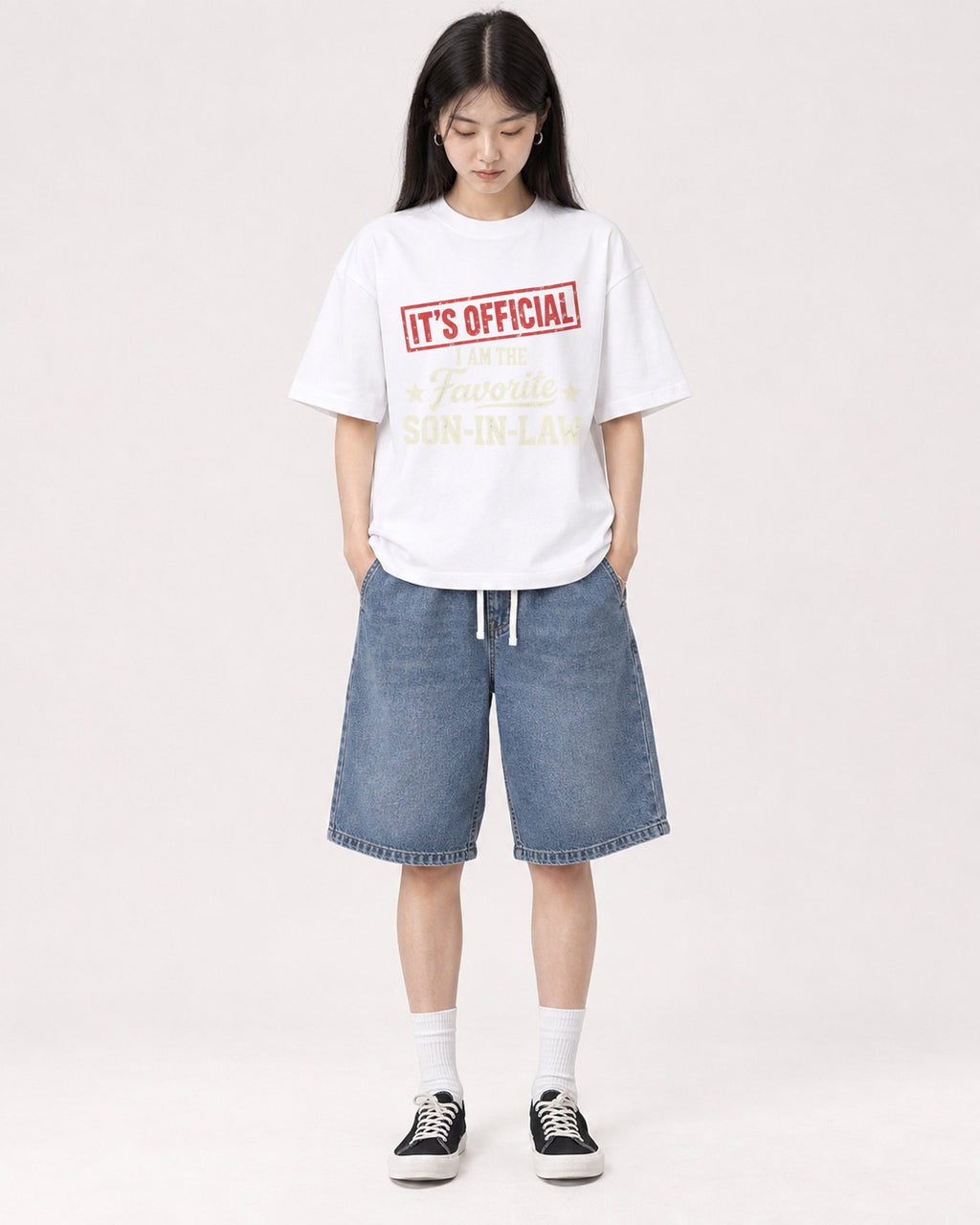 Mockup Boxy Heavyweight Tee White female full-body 01