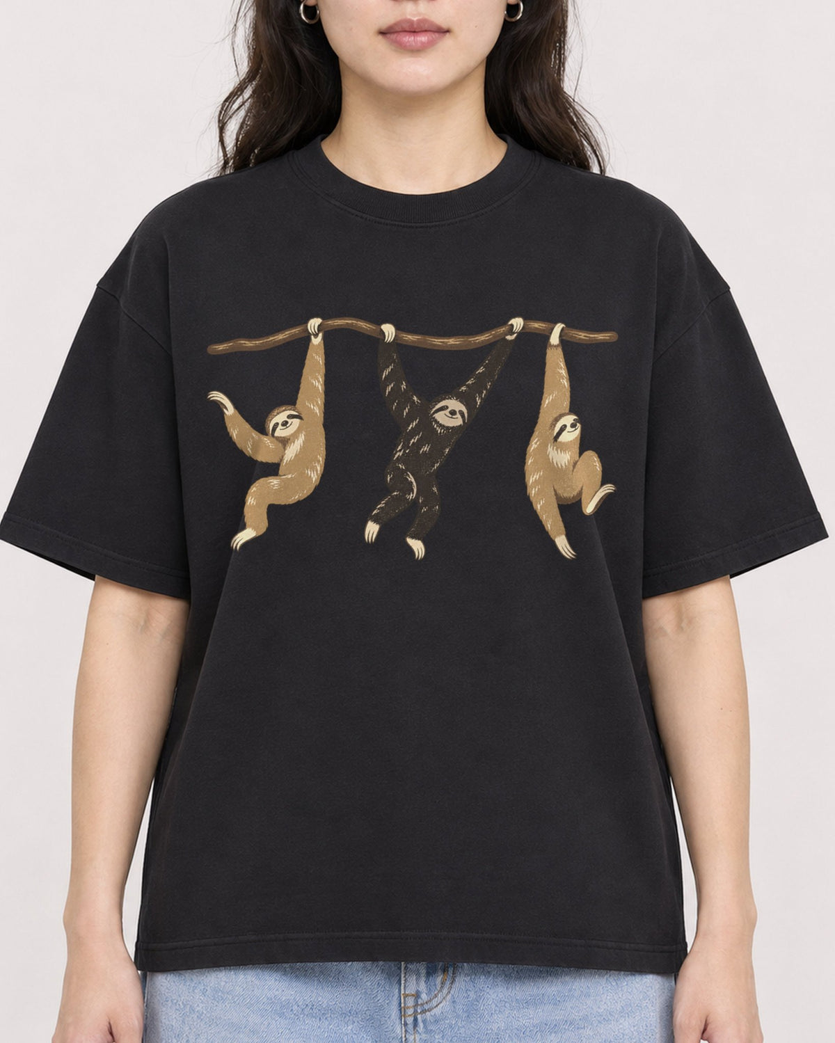 Mockup Boxy Heavyweight Tee Black female close-up 03