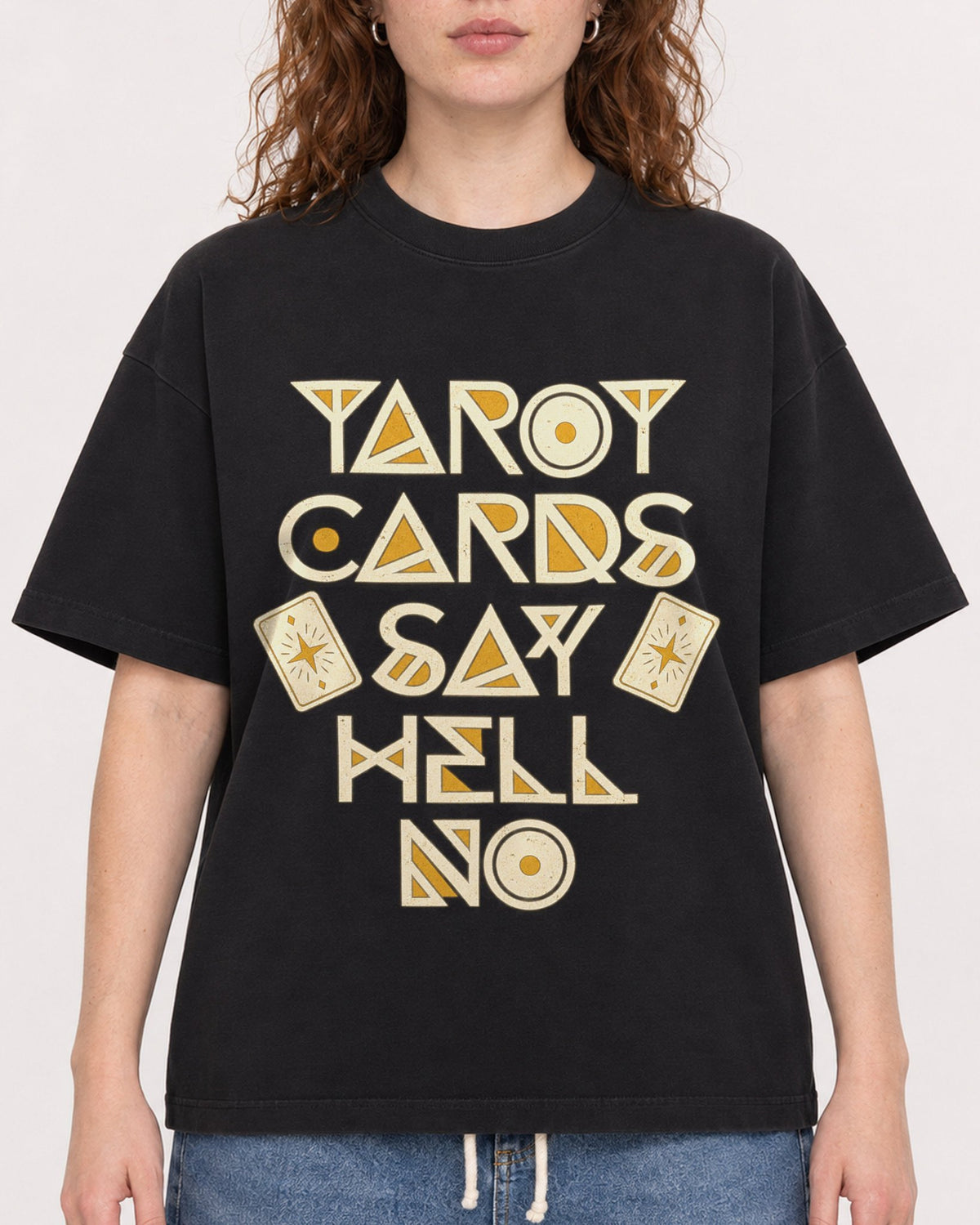 Mockup Boxy Heavyweight Tee Black female close-up 09