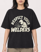 Mockup Boxy Heavyweight Tee Black female close-up 22