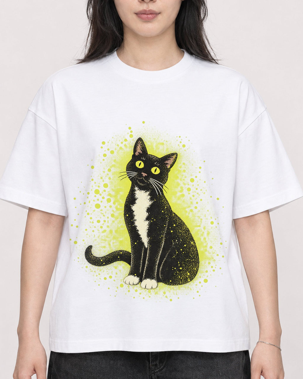 Mockup Boxy Heavyweight Tee White female close-up 13