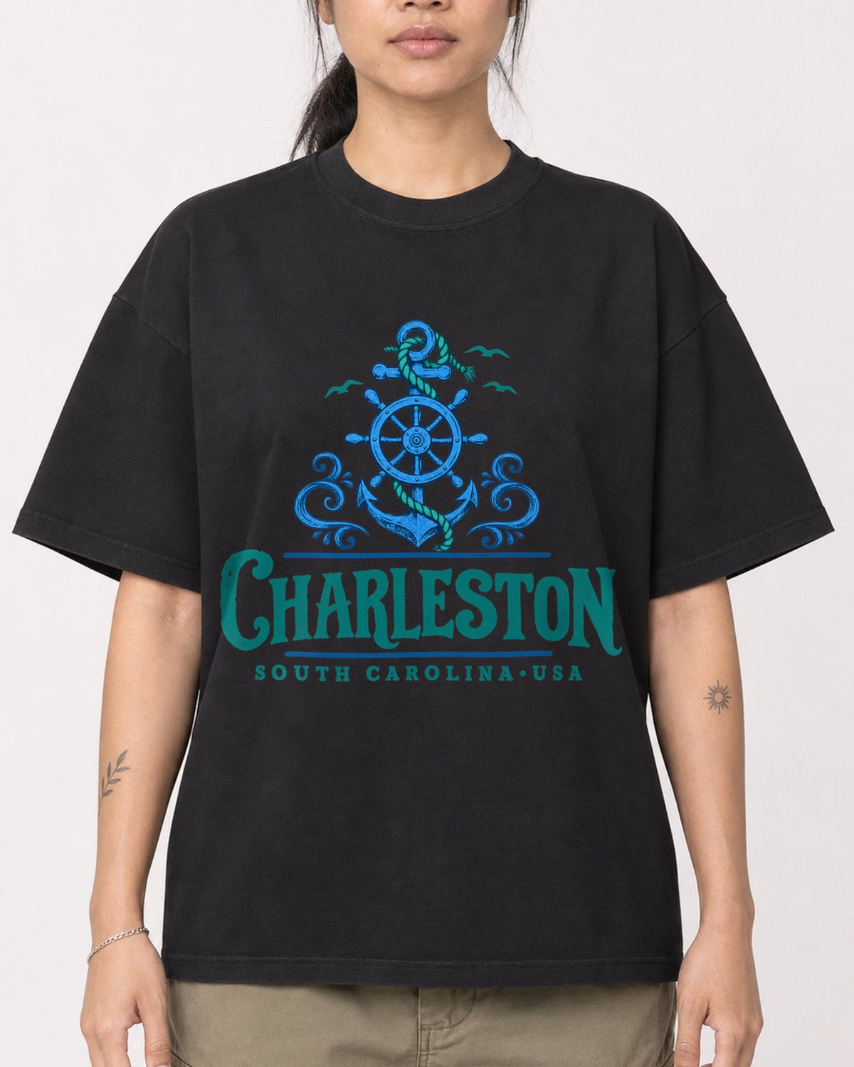 Mockup Boxy Heavyweight Tee Black female close-up 42
