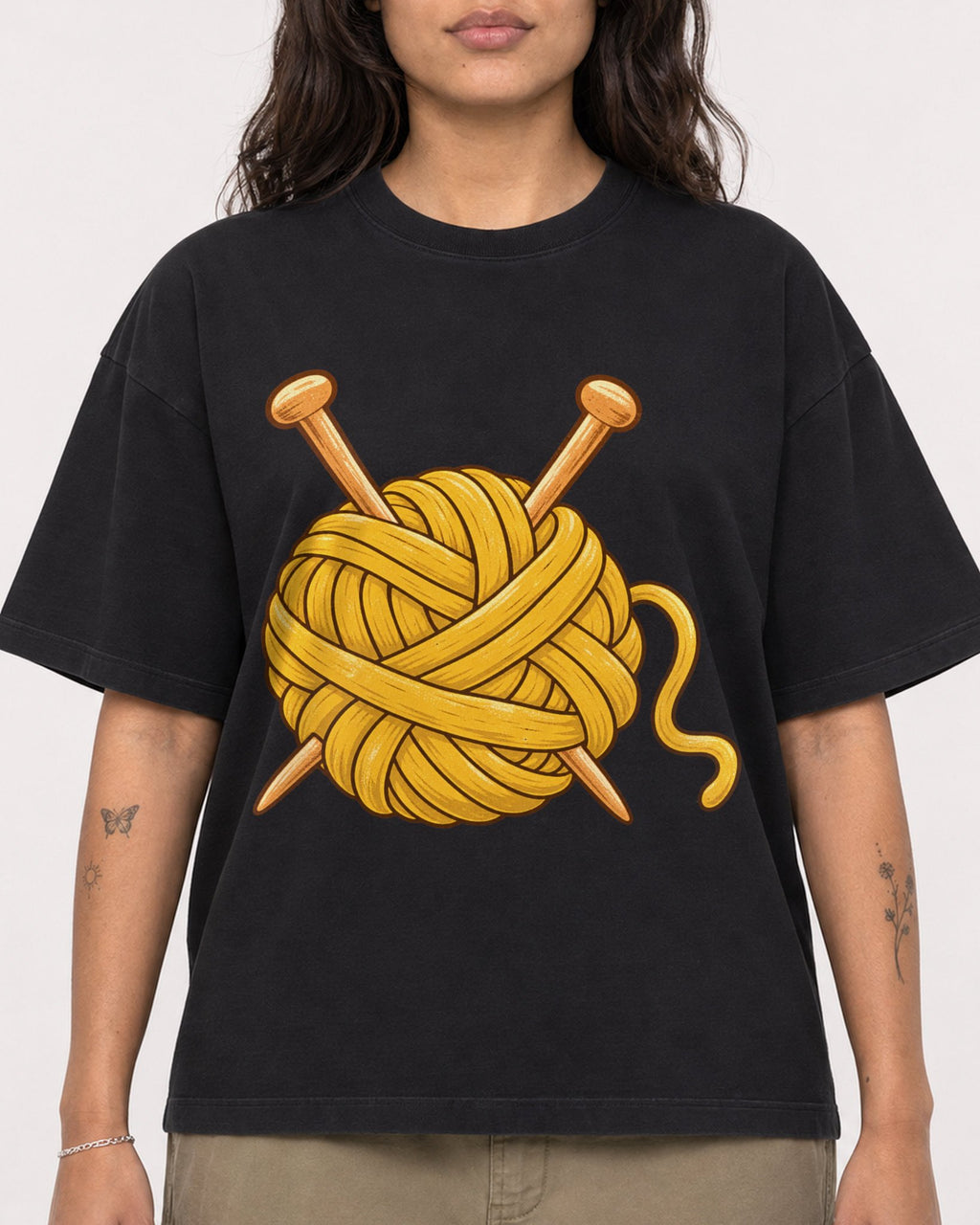 Mockup Boxy Heavyweight Tee Black female close-up 06