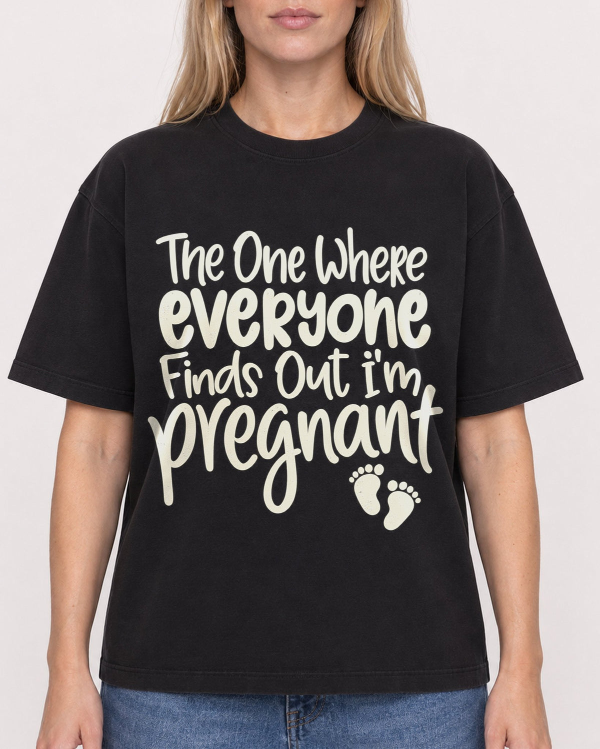 Mockup Boxy Heavyweight Tee Black female close-up 08