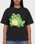 Mockup Boxy Heavyweight Tee Black female close-up 04