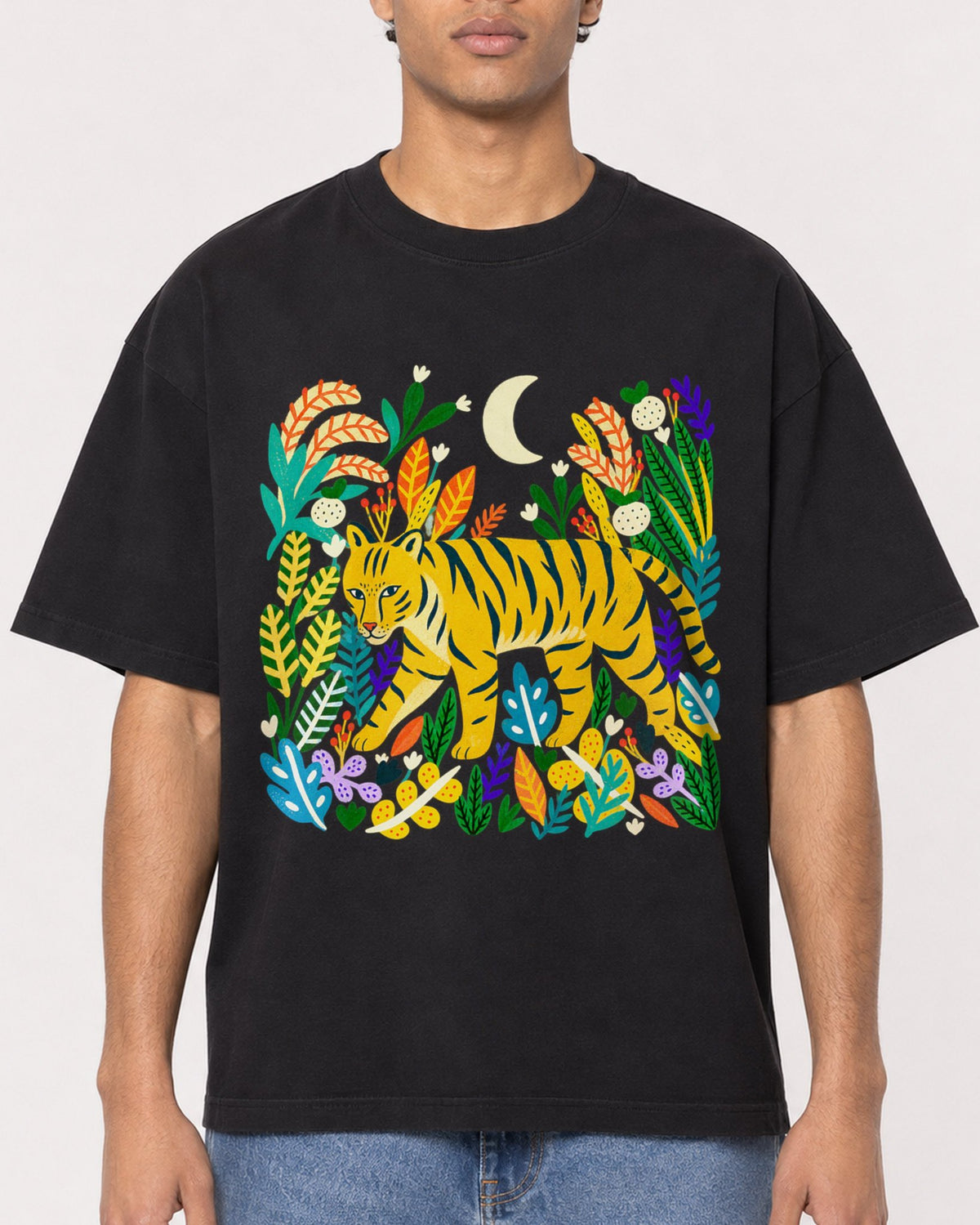 Mockup Boxy Heavyweight Tee Black male close-up 10