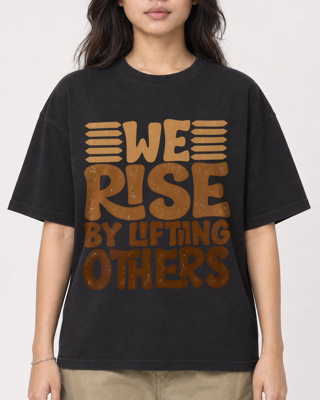 Mockup Boxy Heavyweight Tee Black female close-up 02