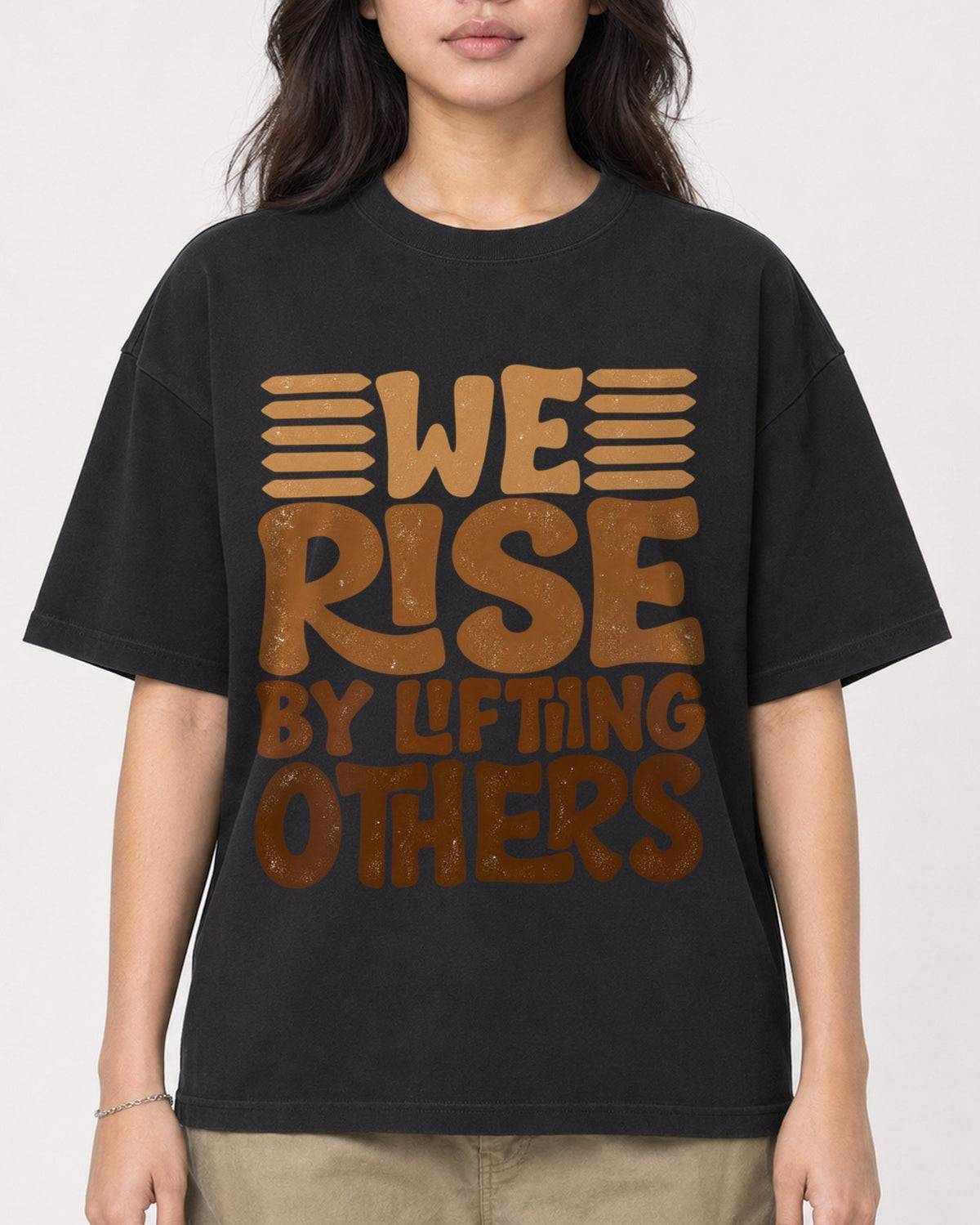 Mockup Boxy Heavyweight Tee Black female close-up 02
