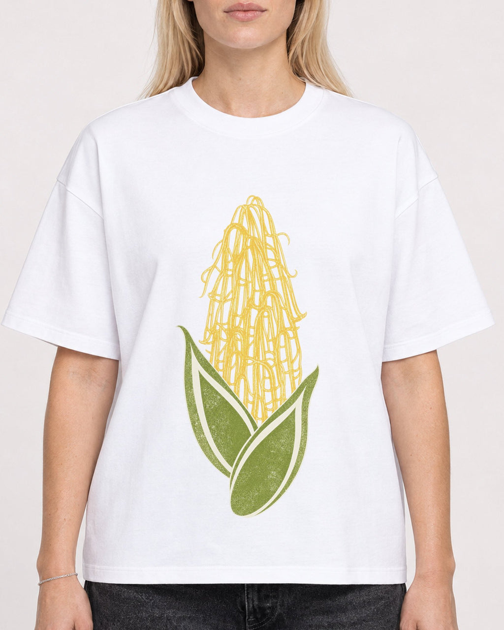 Mockup Boxy Heavyweight Tee White female close-up 08