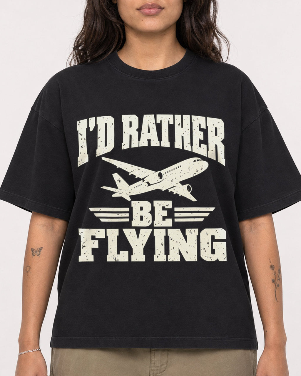 Mockup Boxy Heavyweight Tee Black female close-up 06