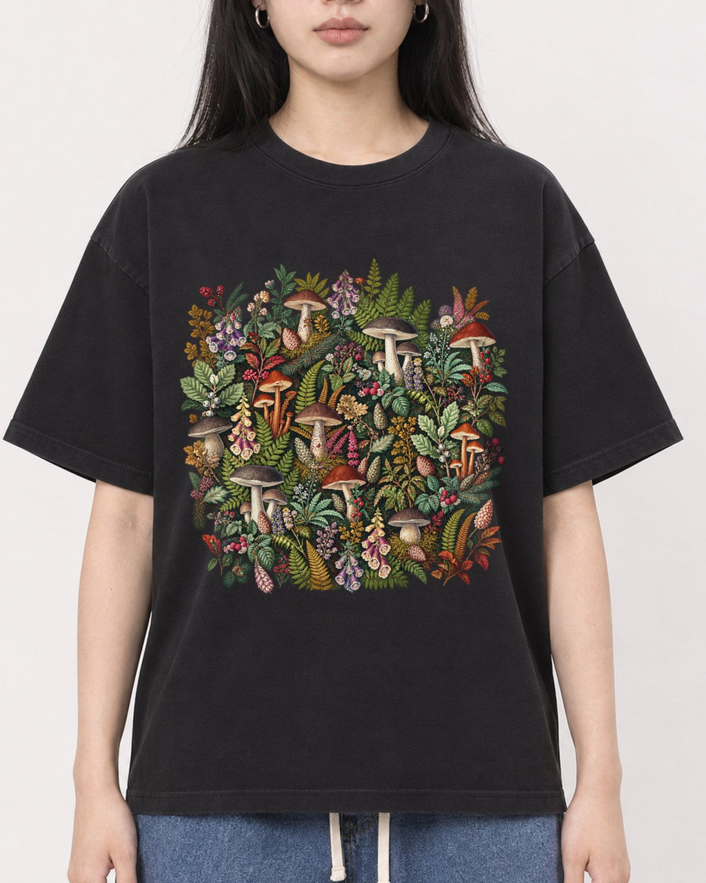 Mockup Boxy Heavyweight Tee Black female close-up 01