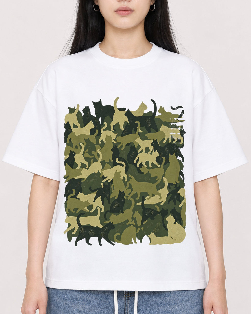 Mockup Boxy Heavyweight Tee White female close-up 01