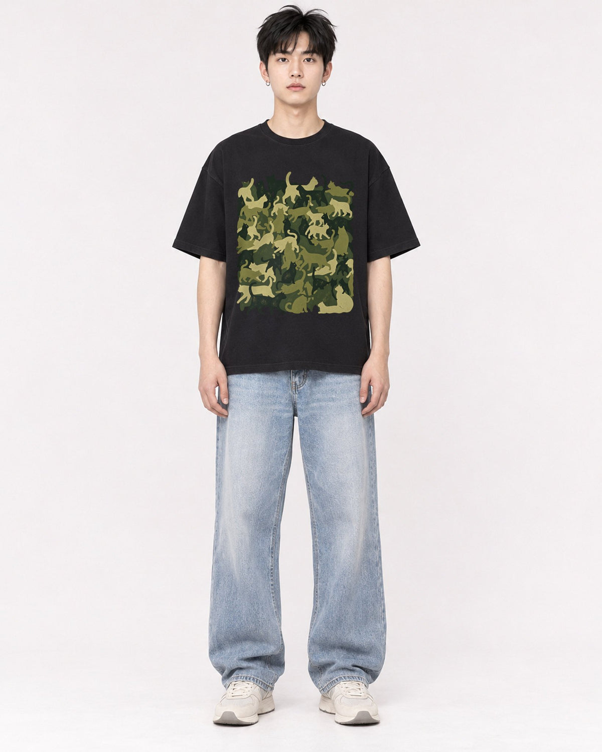 Mockup Boxy Heavyweight Tee Black male full-body 01