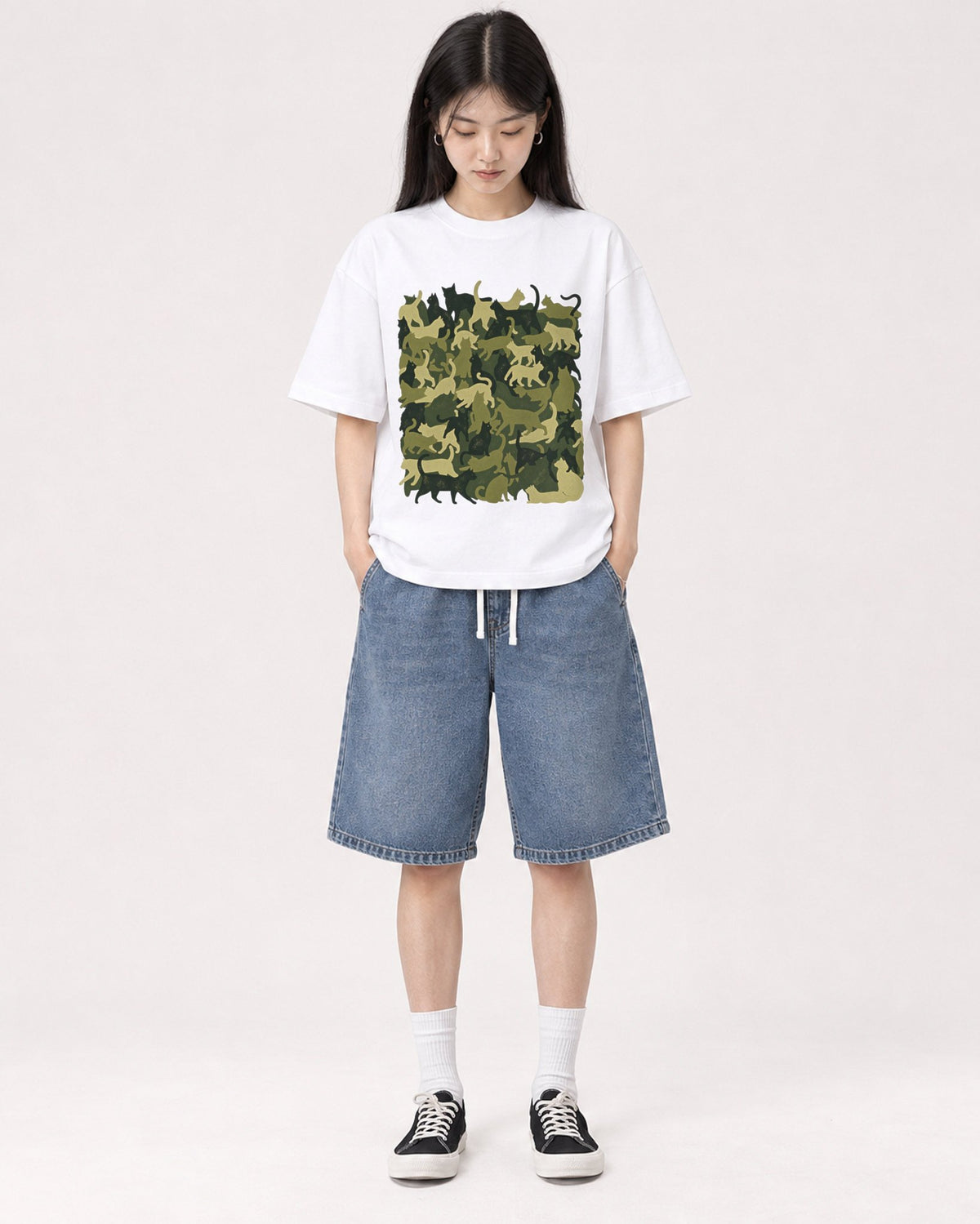 Mockup Boxy Heavyweight Tee White female full-body 01