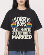 Mockup Boxy Heavyweight Tee Black female close-up 01