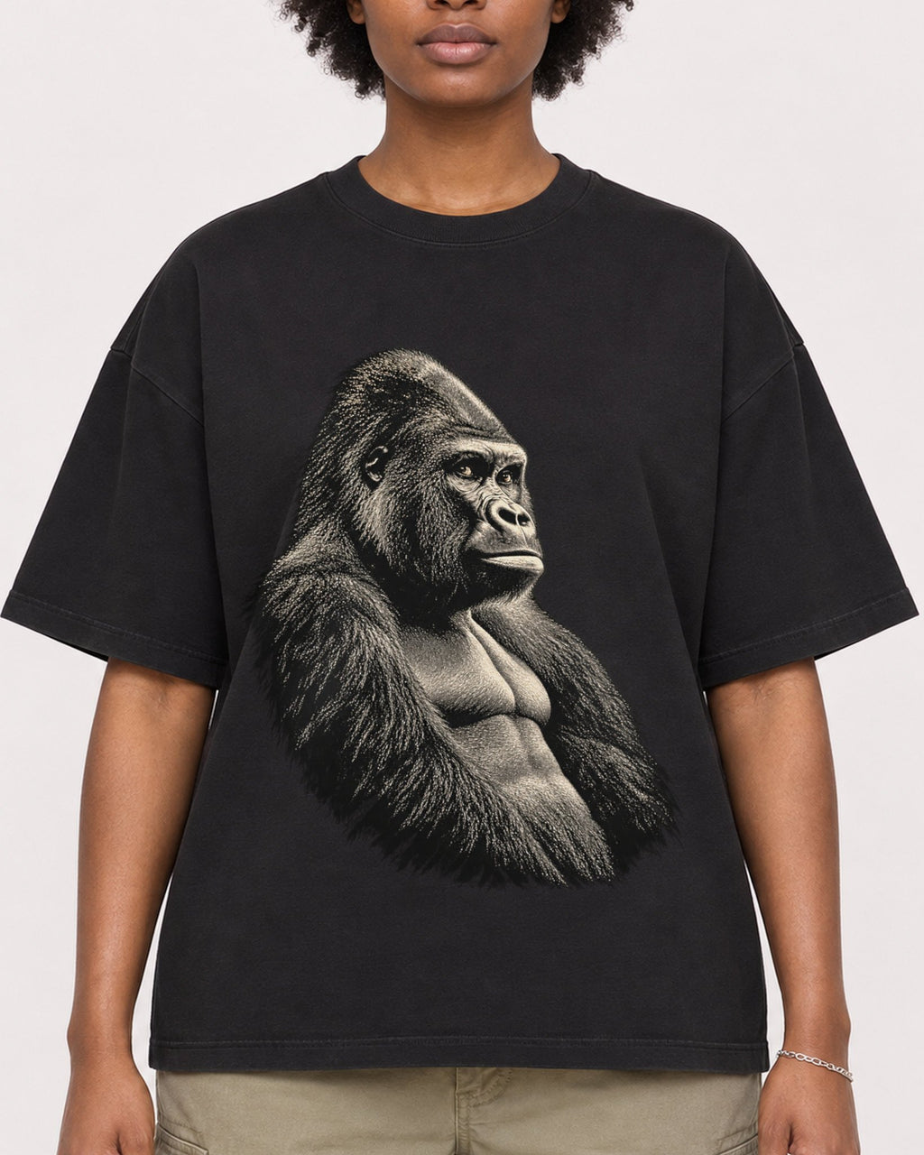 Mockup Boxy Heavyweight Tee Black female close-up 14
