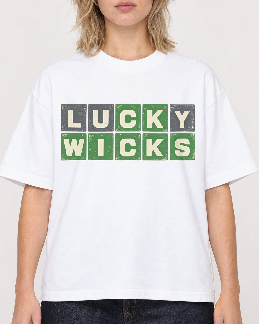 Mockup Boxy Heavyweight Tee White female close-up 19