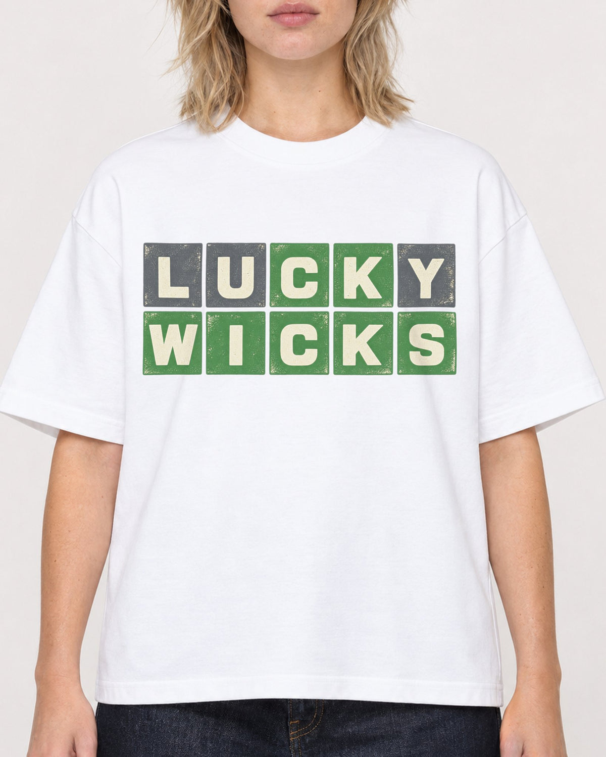 Mockup Boxy Heavyweight Tee White female close-up 19