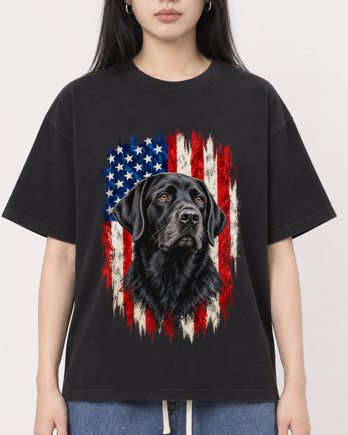 Mockup Boxy Heavyweight Tee Black female close-up 01