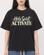 Mockup Boxy Heavyweight Tee Black female close-up 01